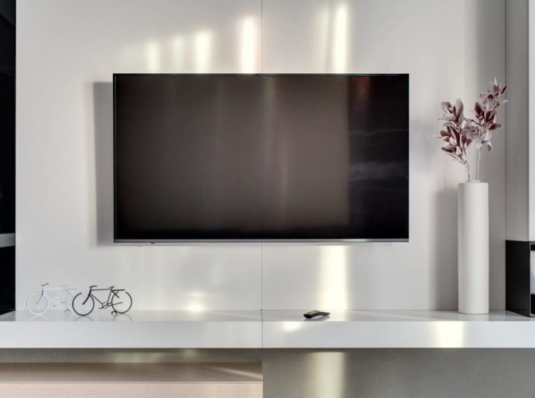Best 70 Inch TVs • Ultimate 70 Inch TV For 2023